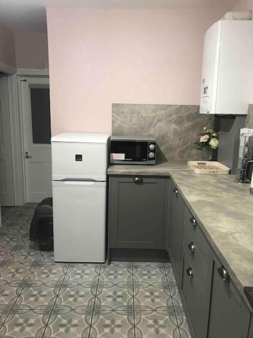Brook Lodge Garden Flat Суонидж Экстерьер фото